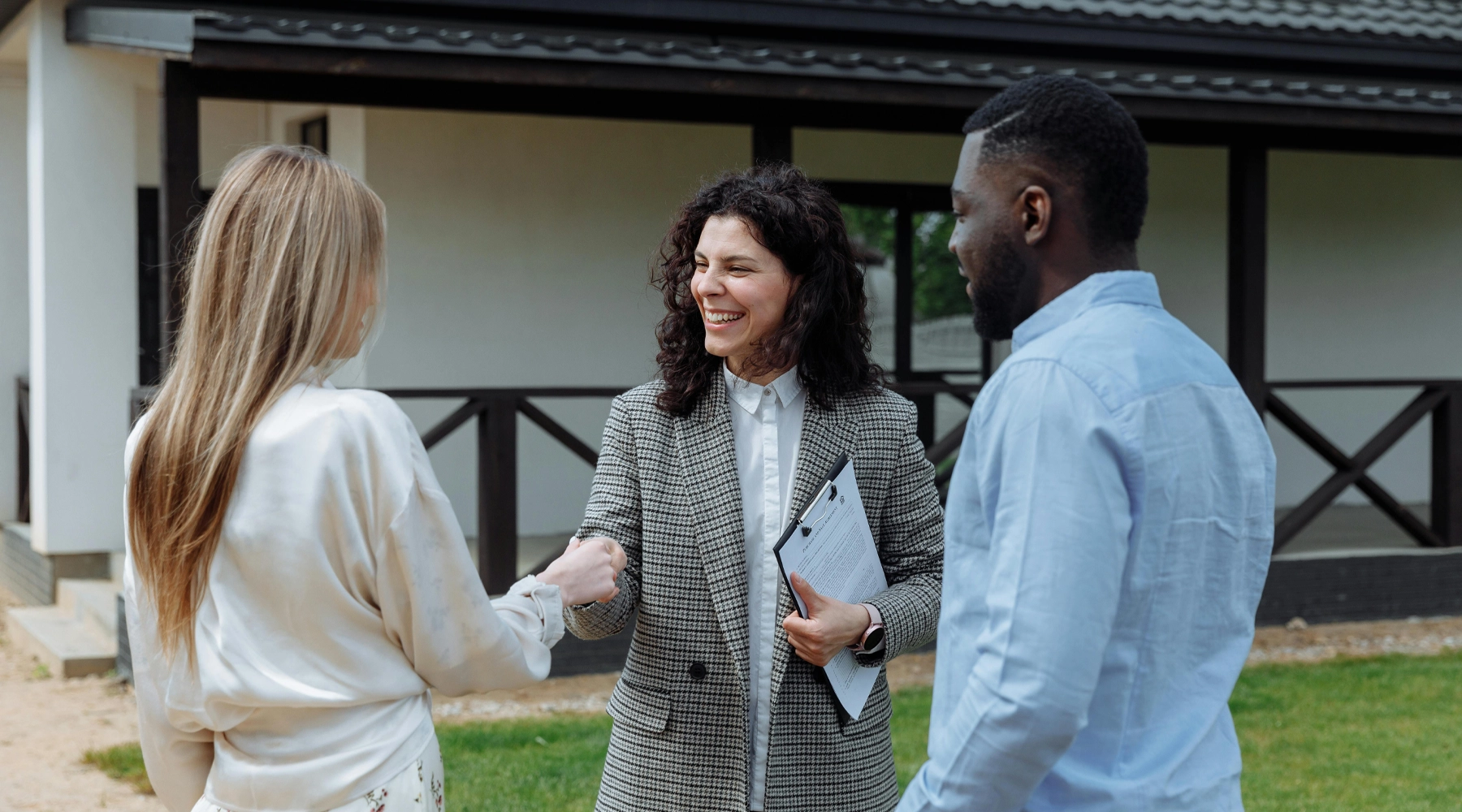Read more about the article Talk with a realtor first